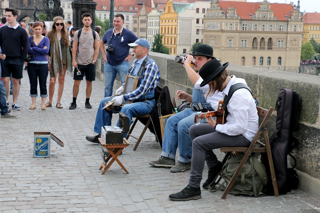 Музыка. Карлов мост. Прага.