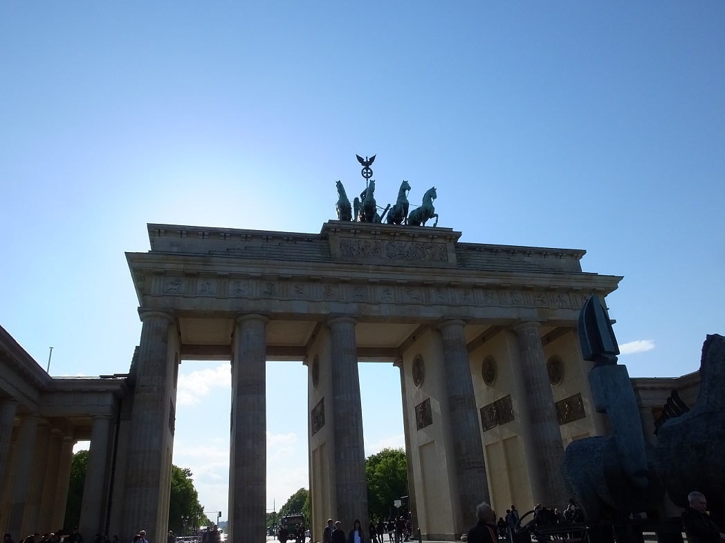 Бранденбургские ворота. Берлин. Небо.