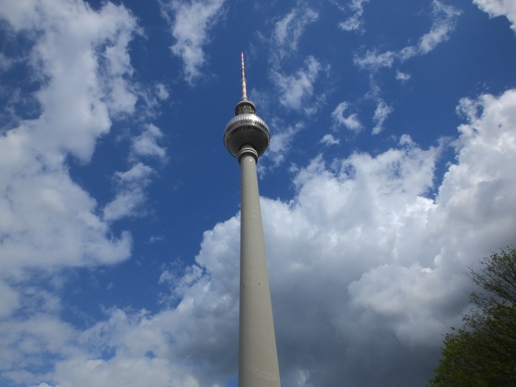 Весеннее небо Берлина. Организованные туры в Европу.