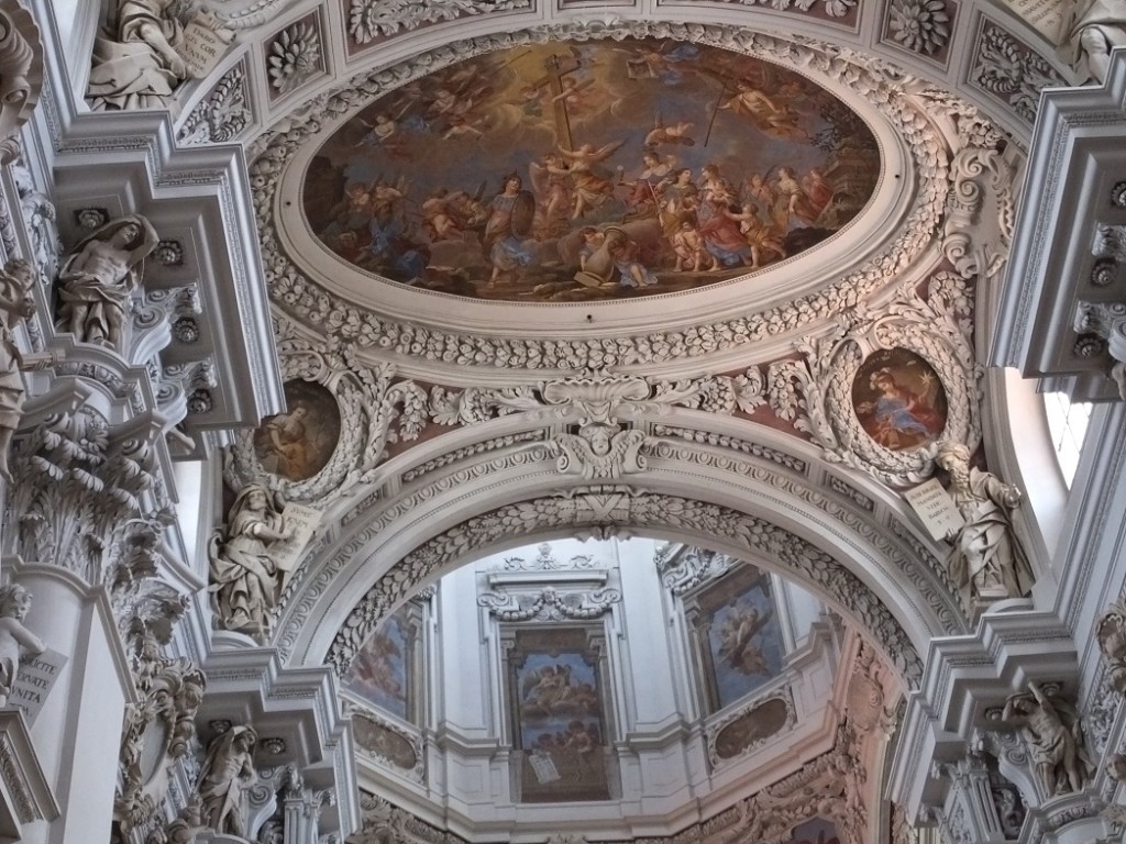 Потолок собора Святого Стефана в Пассау. Германия.