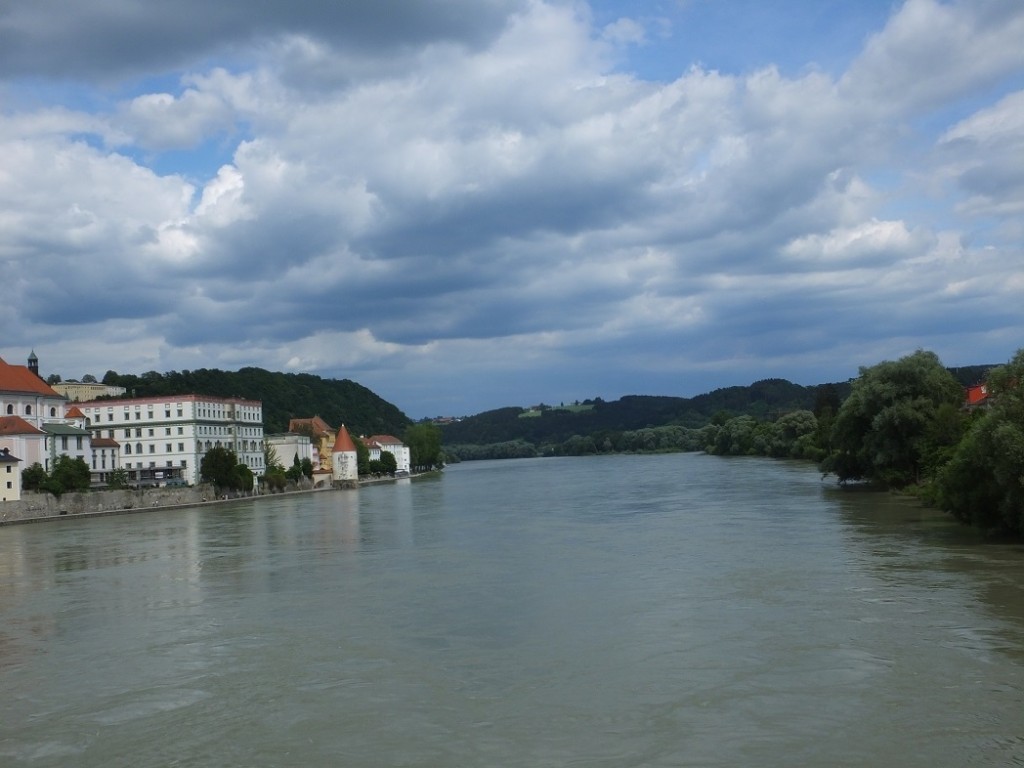 Вид на реку Инн в Пассау. Бавария.