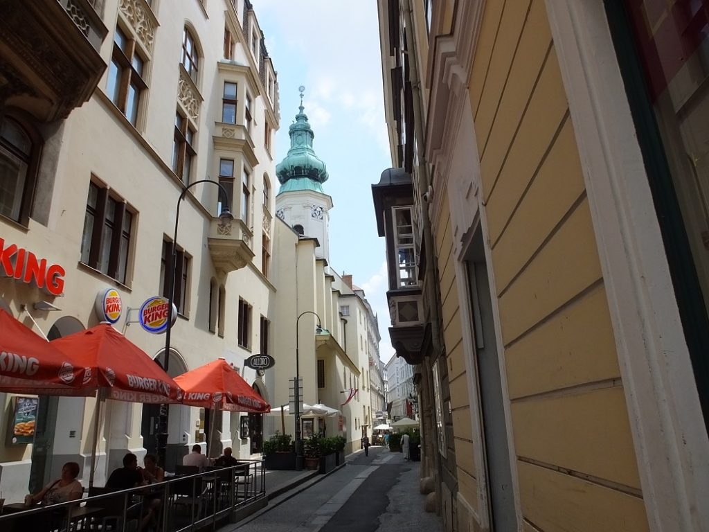 Узкие улицы Вены. Переулок Annagasse.
