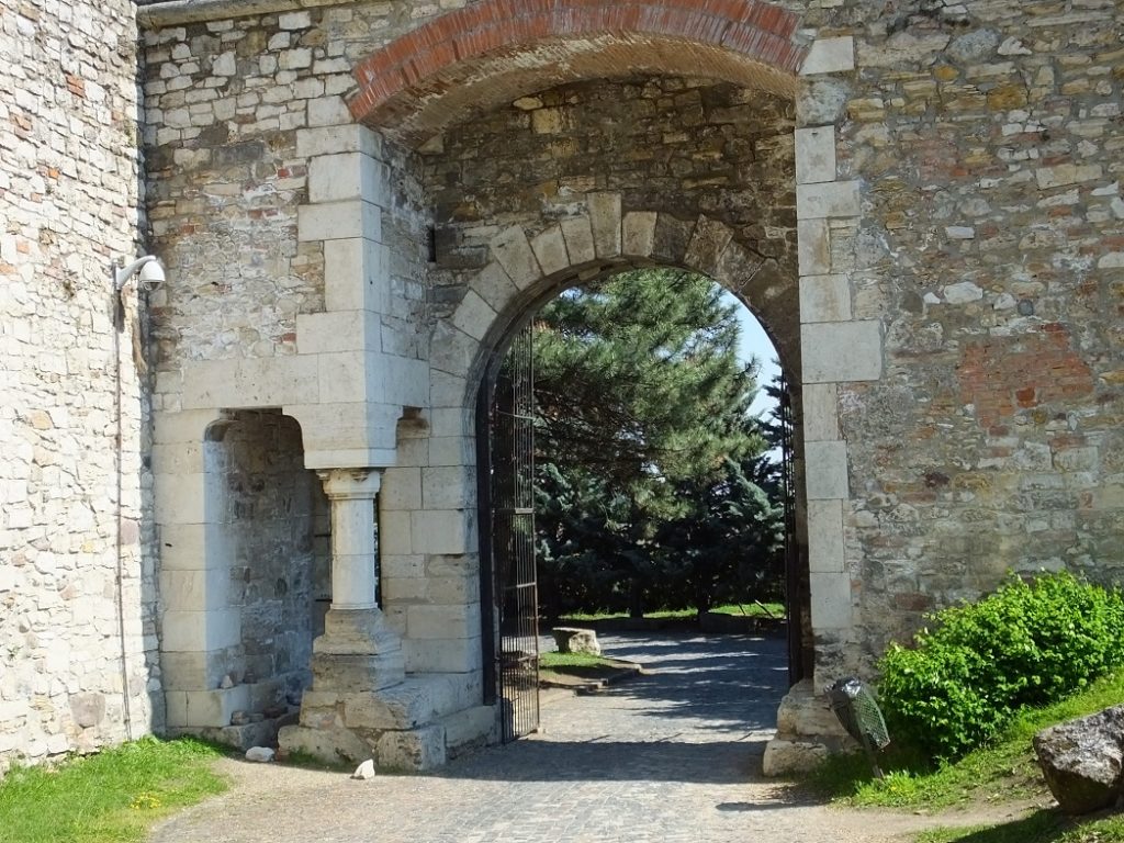 Ворота в Будайский замок. Организованный тур в Венгрию.