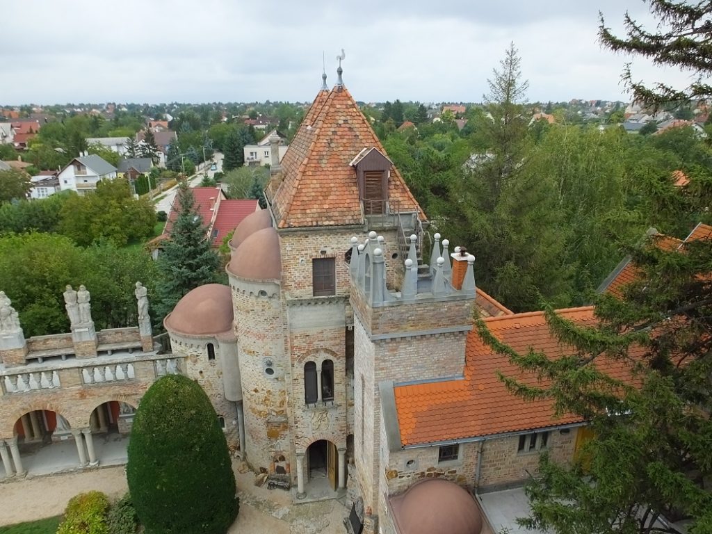 Вид на башни сверху. Замок Бори. Венгрия.