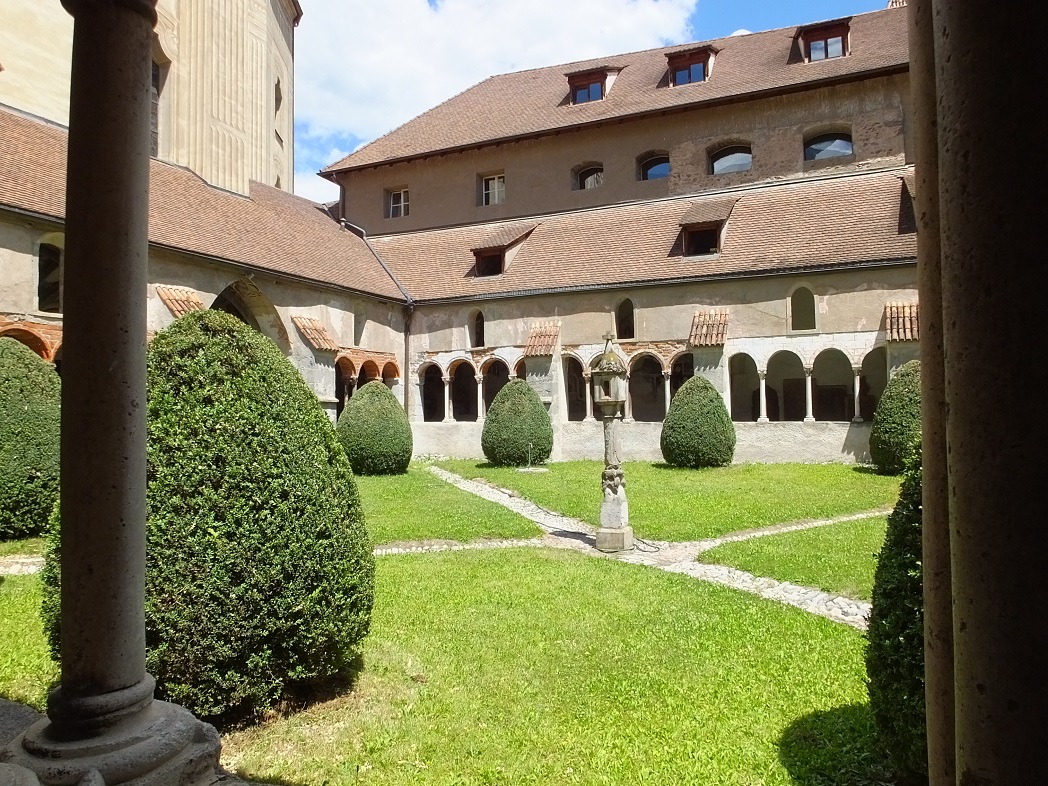 Внутренний двор кафедрального собора города Швац. Тироль.