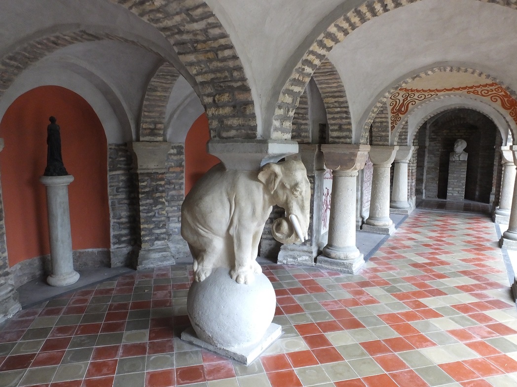 Галерея в замке Бори. Организованный тур в Венгрию.