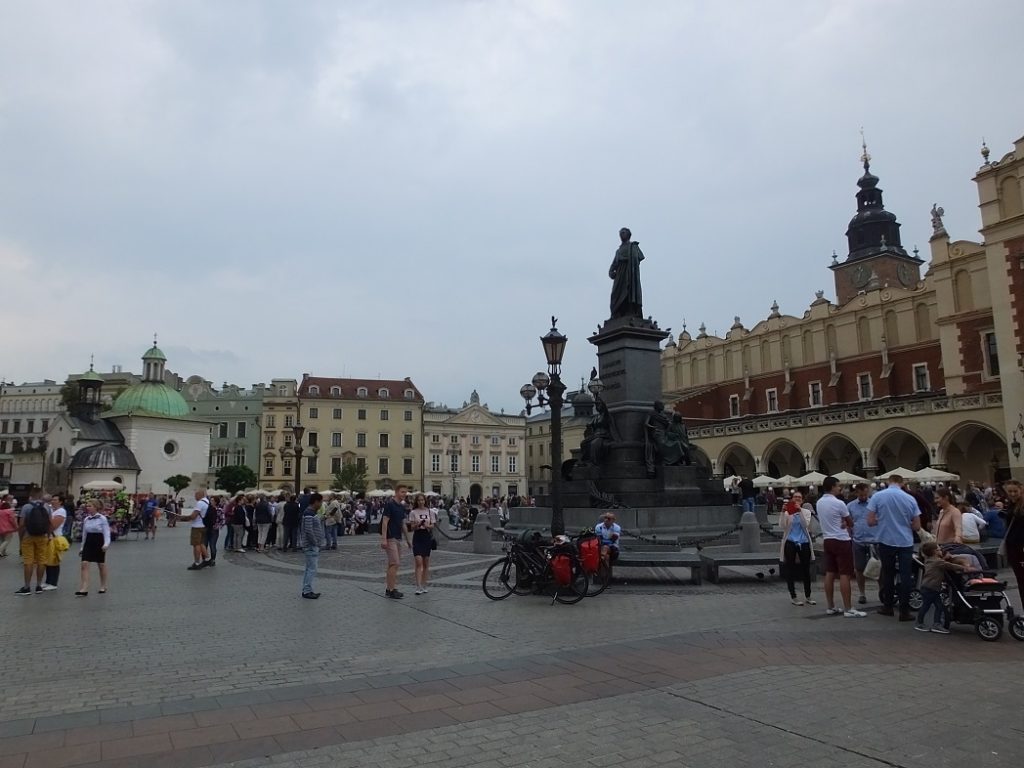 Главная площадь Кракова. Организованный тур в Польшу с Левитонис.